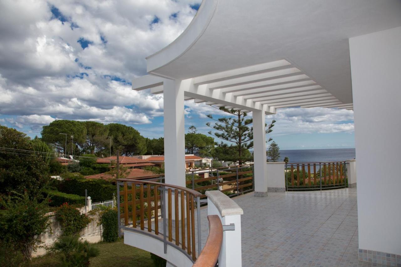 Villa Vega Fontane Bianche Exterior photo