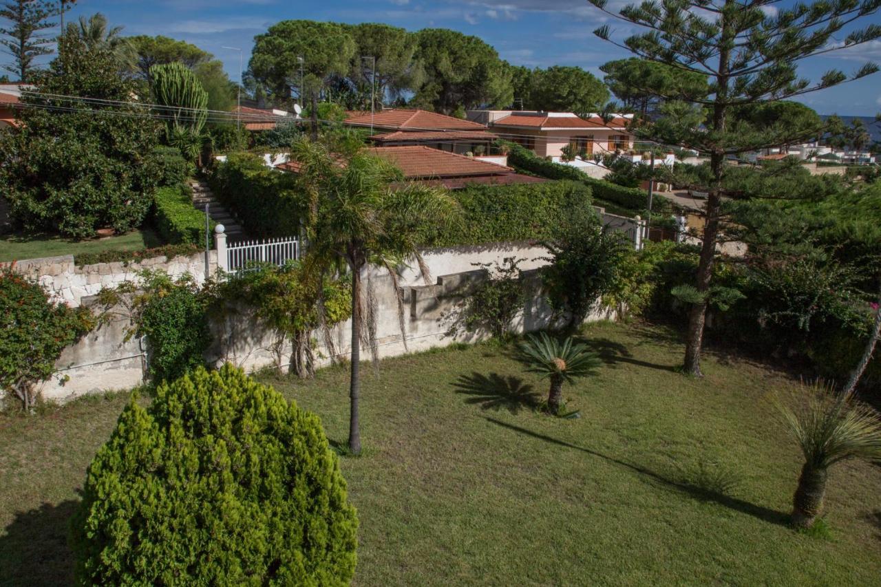 Villa Vega Fontane Bianche Exterior photo