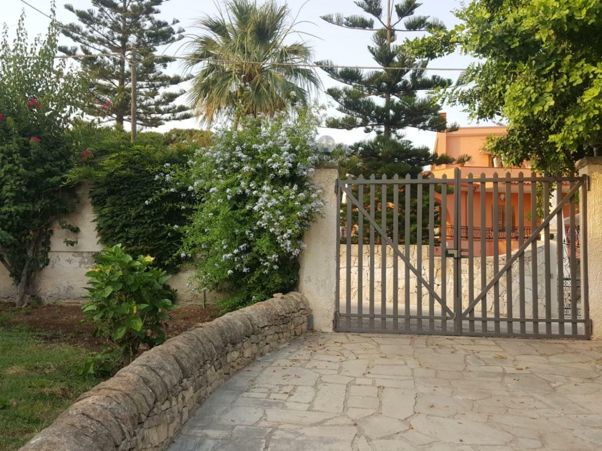 Villa Vega Fontane Bianche Exterior photo